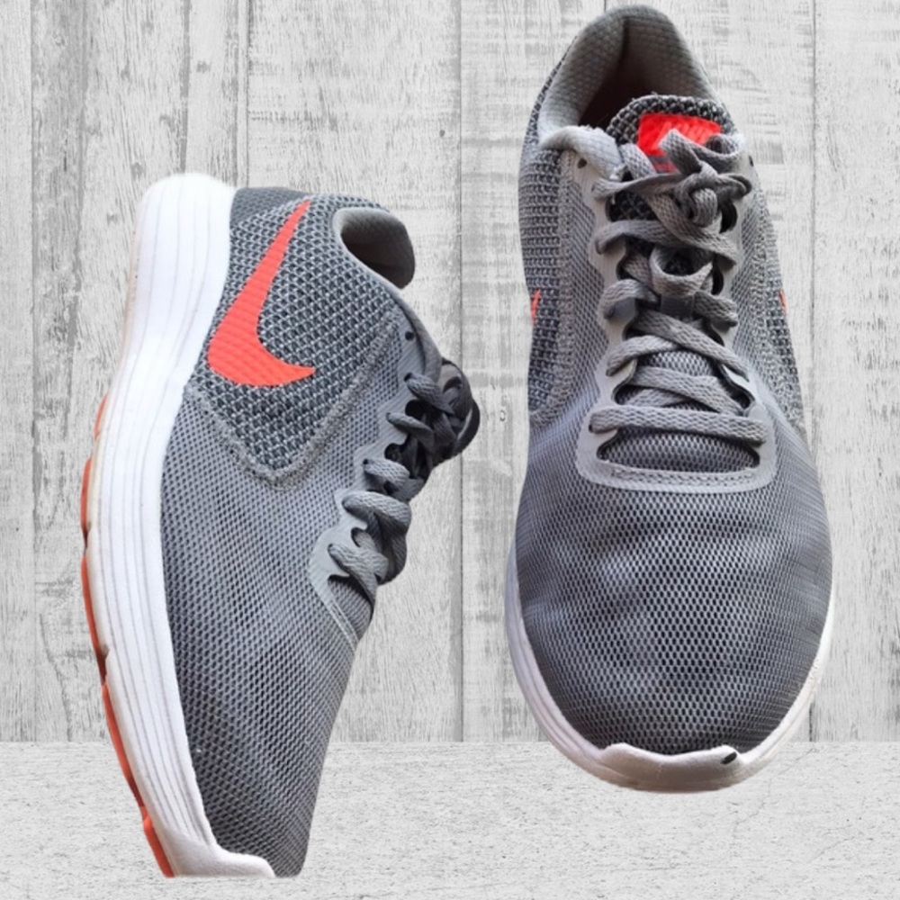 🍃Nike | Women’s Revolution Training Shed